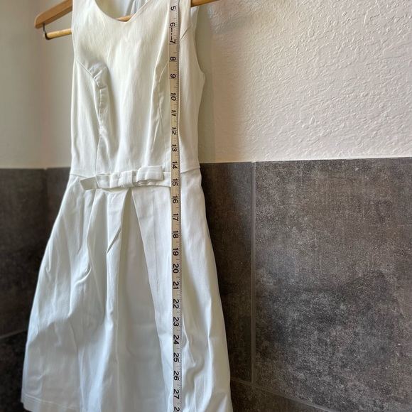 Lulus ivory  XS dress with bow detail - Picture 4 of 4